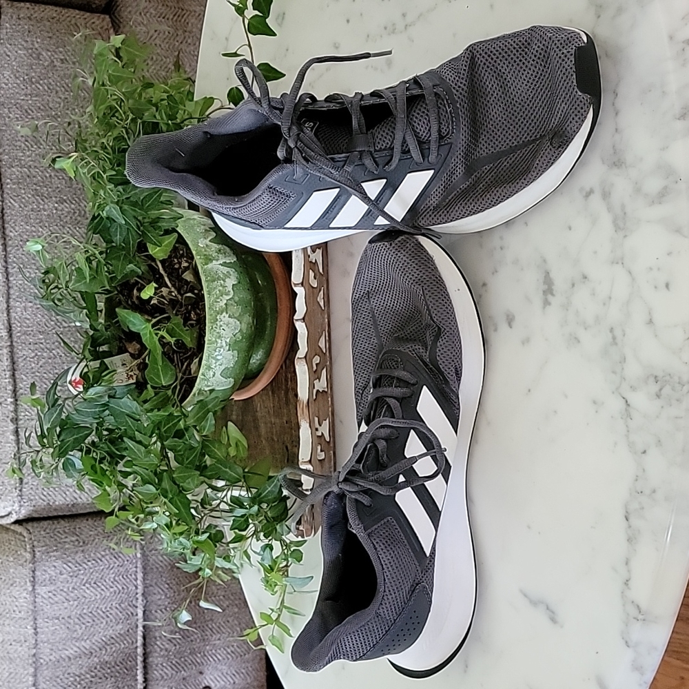 Men's Adidas Gray and White Tennis Shoes Size 11
